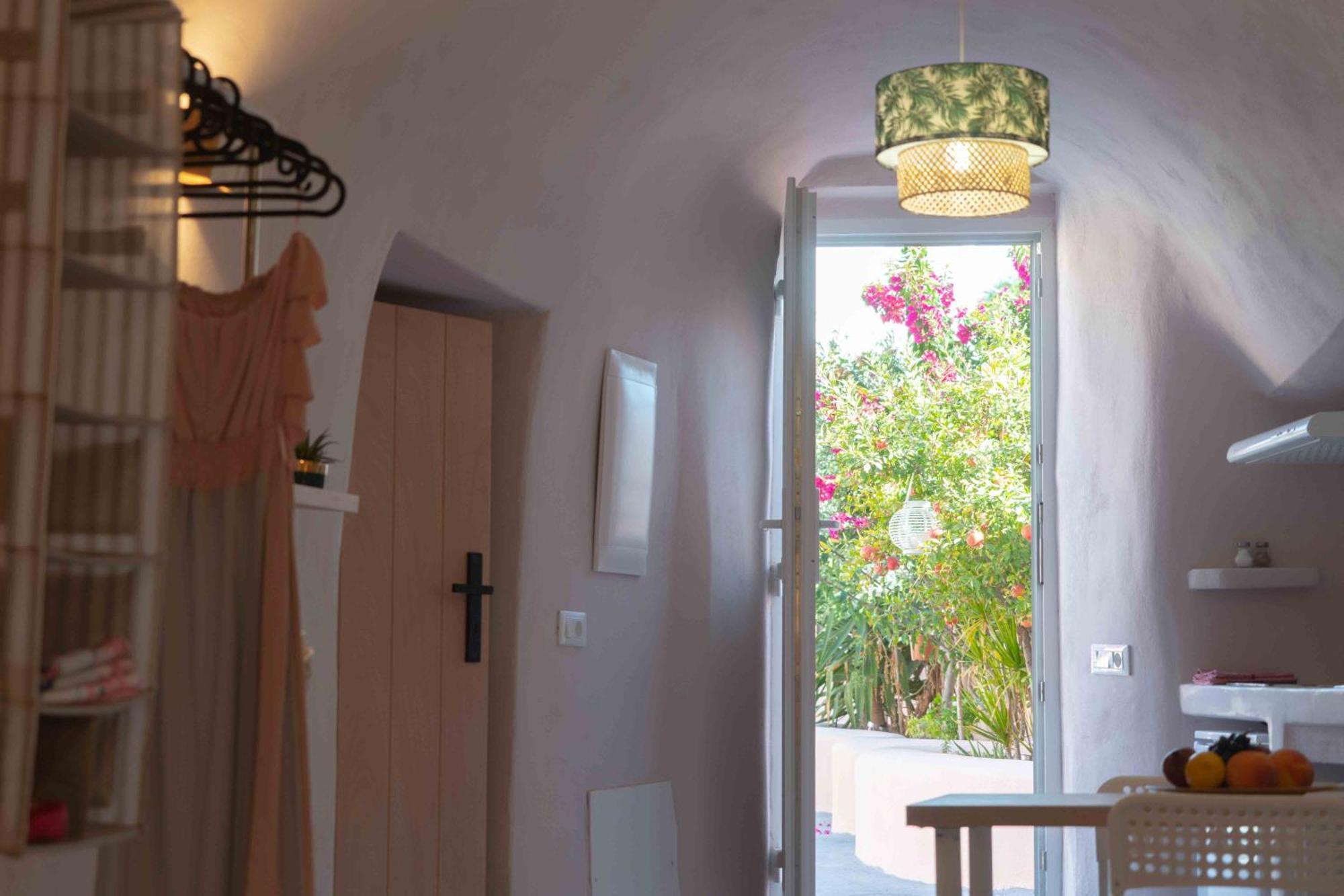 Bird Nest-Santorini Cave Houses Fira  Exterior foto
